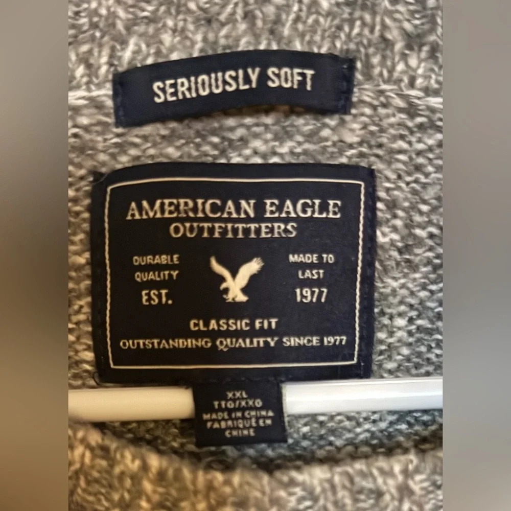 American Eagle Outfitters Black and Gray Crewneck Sweater